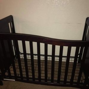 Delta 4 in 1 convertible crib